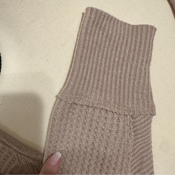 Free People Santa Clara Blush waffle knit exposed seams batwing top.SZ:Small EUC - Picture 5 of 6